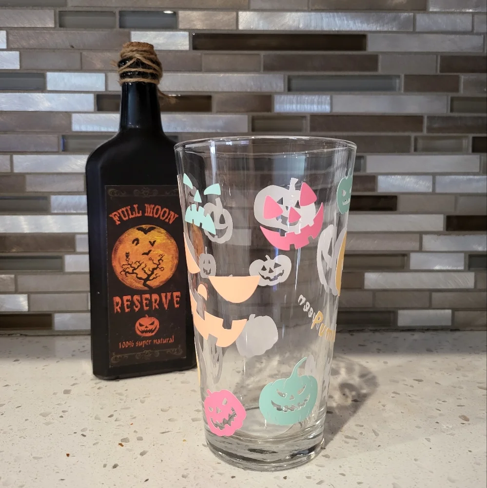 Pumpkin Queen Glow in the Dark Glass - Picture 2 of 4